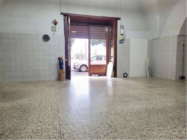 Locale Commerciale in affitto a Puglia, Foggia