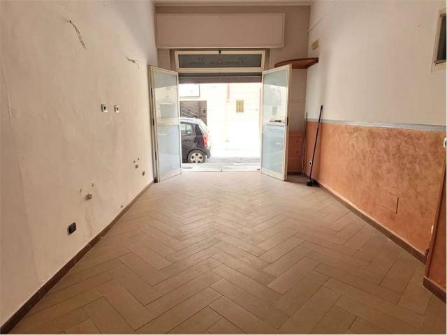 Locale Commerciale in affitto a Puglia, Foggia