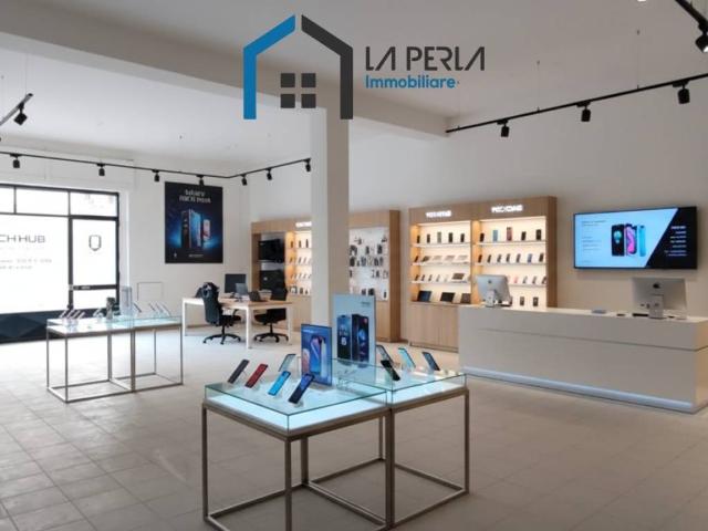 Locale Commerciale in affitto a Puglia, Foggia