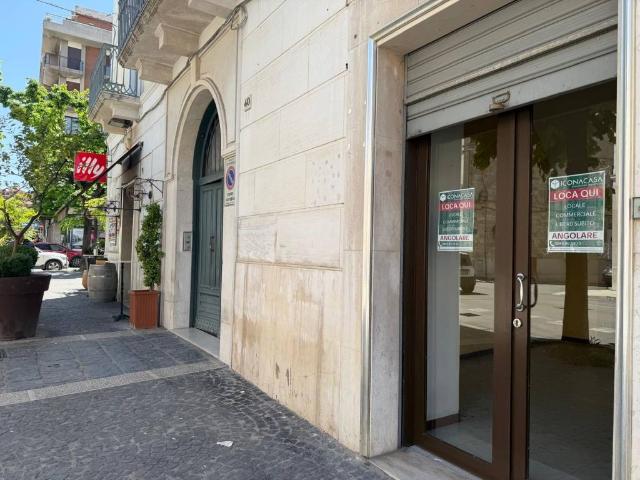 Locale Commerciale in affitto a Puglia, Foggia