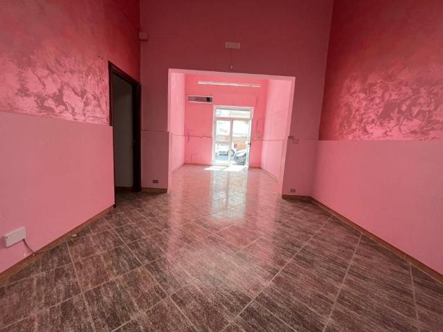 Locale Commerciale in affitto a Puglia, Foggia
