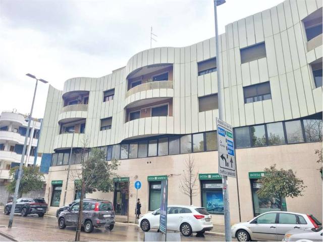 Locale Commerciale in affitto a Puglia, Foggia