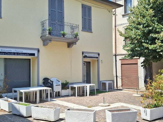 Locale Commerciale in affitto a Cermenate, Como