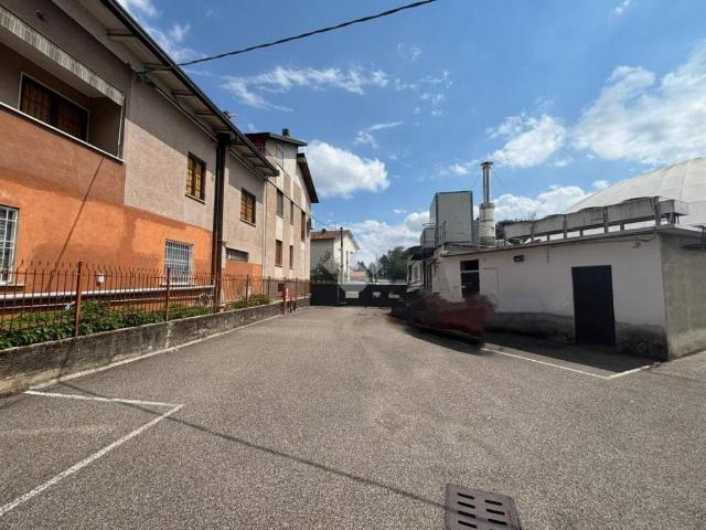Locale Commerciale in affitto a Asnago di Cermenate, Cermenate