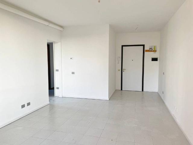 Locale Commerciale in affitto a Cernusco Lombardone, Lombardia