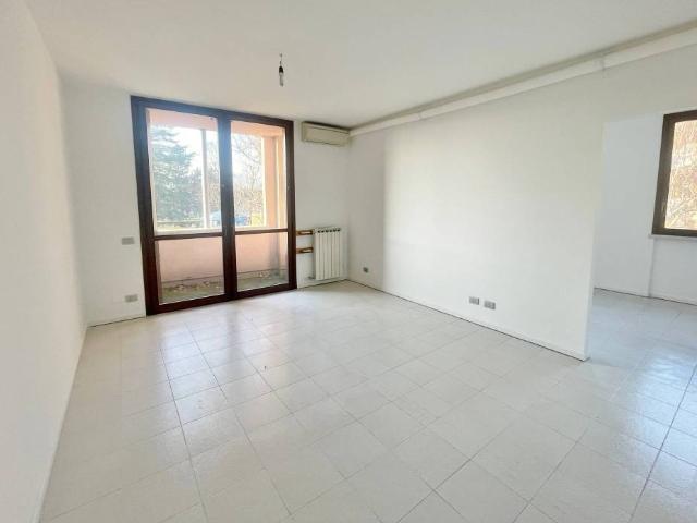 Locale Commerciale in affitto a Cernusco Lombardone, Lombardia