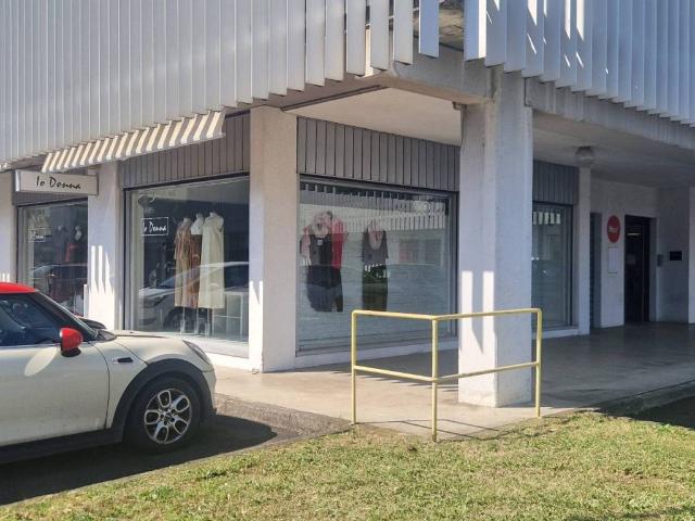 Locale Commerciale in affitto a Ronco, Cernusco Sul Naviglio