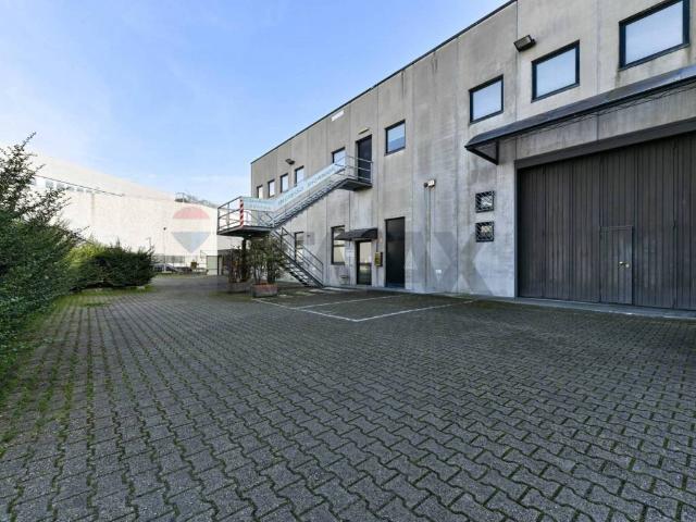 Locale Commerciale in affitto a Cernusco Sul Naviglio, Lombardia