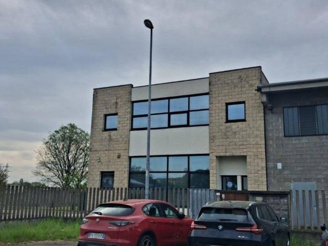 Locale Commerciale in affitto a Cernusco Sul Naviglio, Lombardia