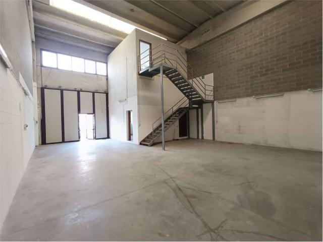 Locale Commerciale in affitto a Cernusco Sul Naviglio, Lombardia