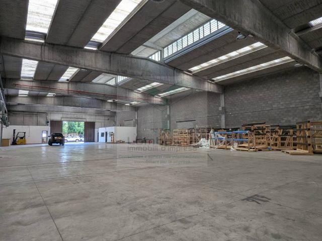 Locale Commerciale in affitto a Cernusco Sul Naviglio, Lombardia