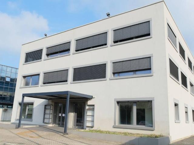 Locale Commerciale in affitto a Cernusco Sul Naviglio, Lombardia