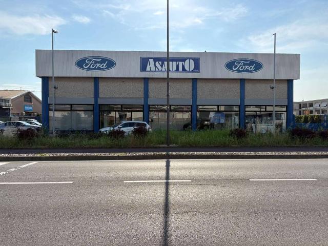 Locale Commerciale in affitto a Cernusco Sul Naviglio, Lombardia