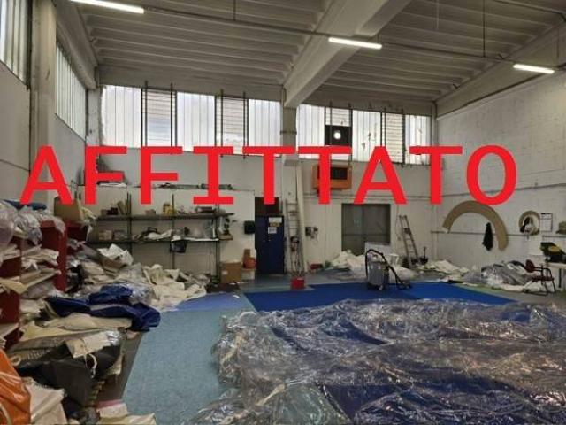 Locale Commerciale in affitto a Ronco, Cernusco Sul Naviglio