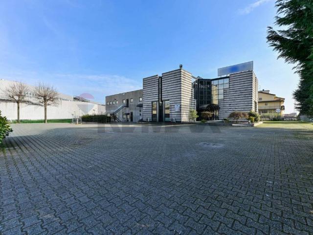 Locale Commerciale in affitto a Cernusco Sul Naviglio, Lombardia