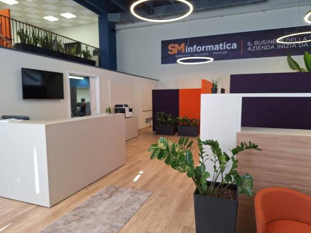 Locale Commerciale in affitto a Cernusco Sul Naviglio, Lombardia