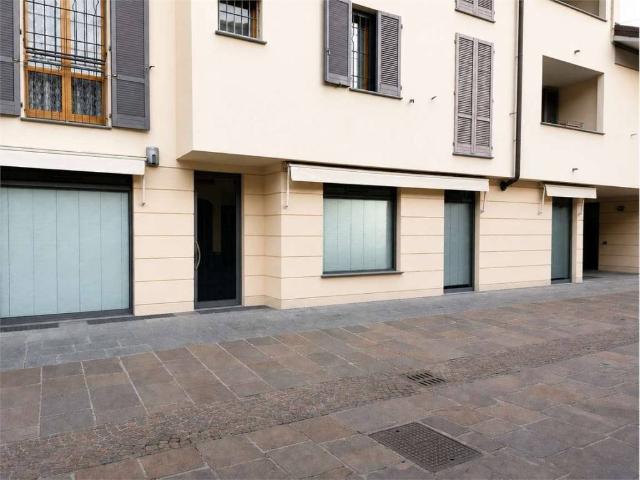 Locale Commerciale in affitto a Cernusco Sul Naviglio, Lombardia
