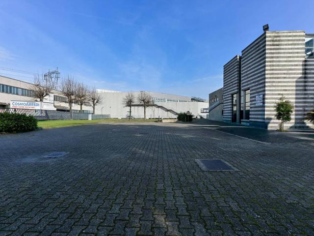 Locale Commerciale in affitto a Cernusco Sul Naviglio, Lombardia