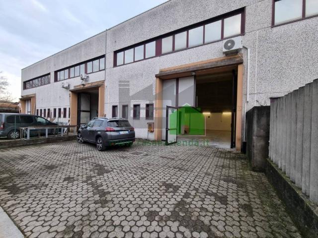 Locale Commerciale in affitto a Cernusco Sul Naviglio, Lombardia