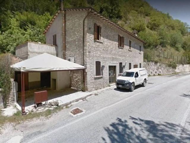 Locale Commerciale in affitto a Cerreto Di Spoleto, Umbria