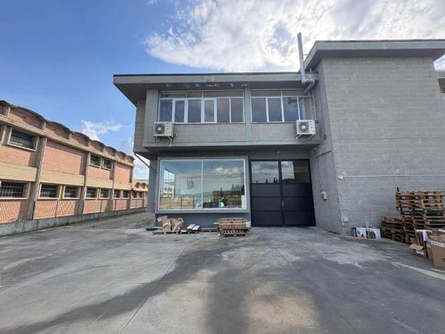 Locale Commerciale in affitto a Unione dei Comuni Circondario dell'Empolese Valdelsa, Cerreto Guidi
