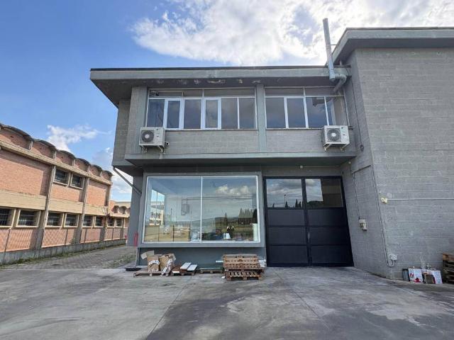 Locale Commerciale in affitto a Unione dei Comuni Circondario dell'Empolese Valdelsa, Cerreto Guidi