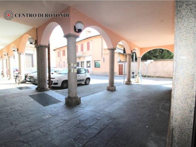 Locale Commerciale in affitto a Cerro Maggiore, Lombardia