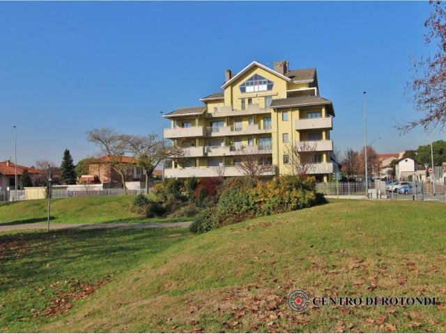 Locale Commerciale in affitto a Cerro Maggiore, Lombardia