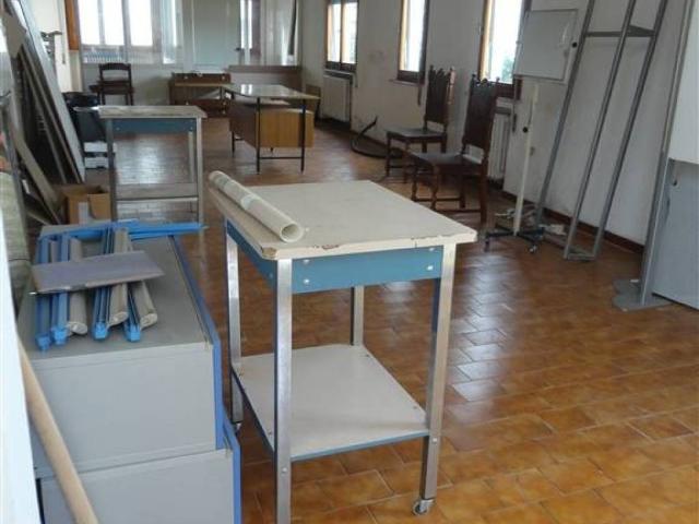 Locale Commerciale in affitto a Unione dei Comuni Circondario dell'Empolese Valdelsa, Lucardo