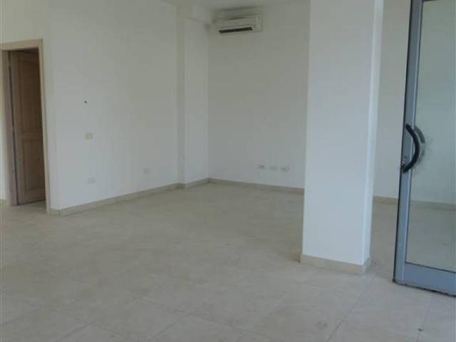 Locale Commerciale in affitto a Unione dei Comuni Circondario dell'Empolese Valdelsa, Lucardo