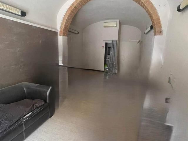 Locale Commerciale in affitto a Unione dei Comuni Circondario dell'Empolese Valdelsa, Lucardo