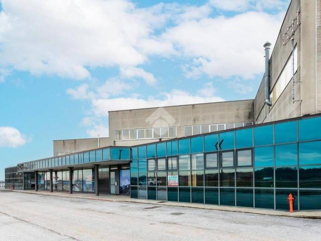 Locale Commerciale in affitto a Piemonte, Cuneo