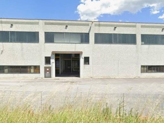 Locale Commerciale in affitto a Piemonte, Cuneo