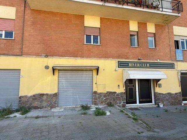 Locale Commerciale in affitto a Vigna della Casa, Roma Capitale