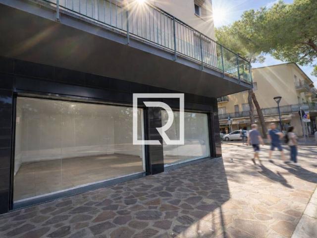 Locale Commerciale in affitto a Milano Marittima, Cervia