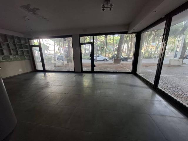 Locale Commerciale in affitto a Milano Marittima, Cervia