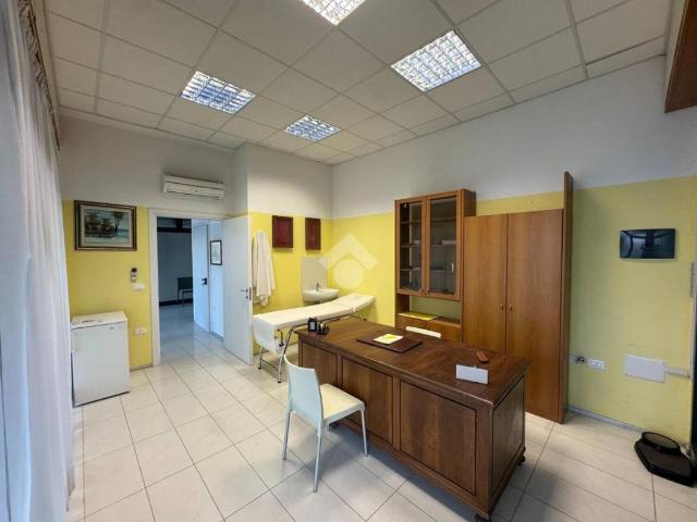 Locale Commerciale in affitto a Cervia, Reggio Emilia