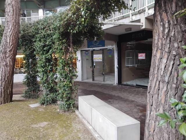 Locale Commerciale in affitto a Milano Marittima, Cervia