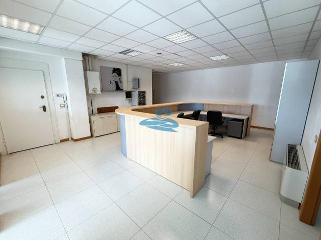 Locale Commerciale in affitto a Cervia, Reggio Emilia