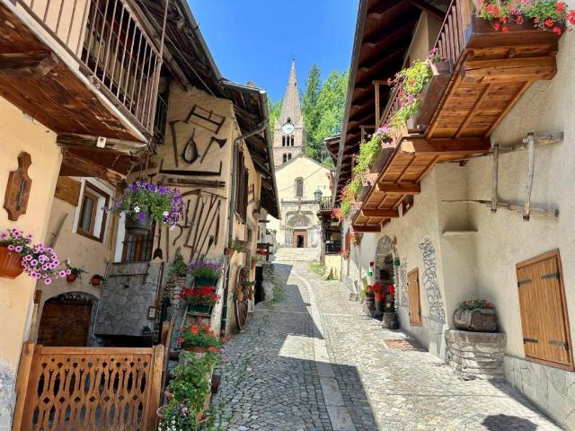 Locale Commerciale in affitto a Bousson, Cesana Torinese