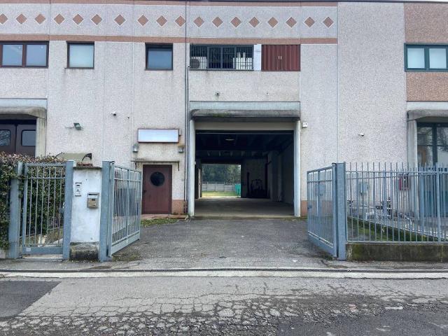 Locale Commerciale in affitto a Molinello, Cesano Maderno