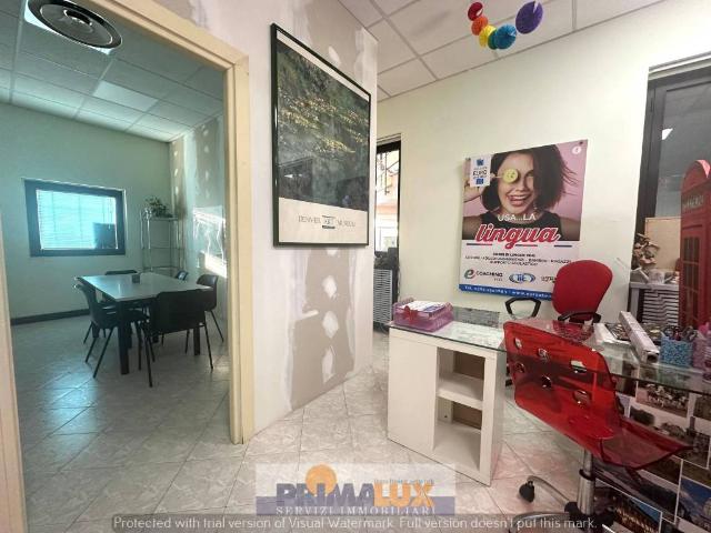 Locale Commerciale in affitto a Cesano Maderno, Lombardia