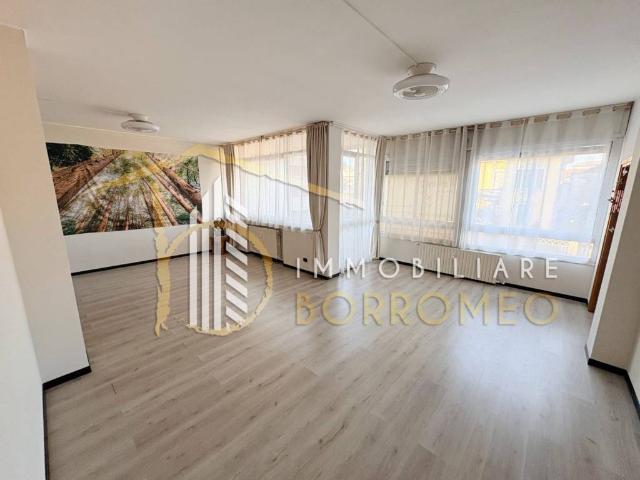 Locale Commerciale in affitto a Cesano Maderno, Lombardia