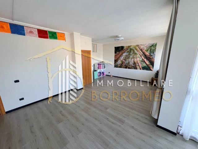 Locale Commerciale in affitto a Cesano Maderno, Lombardia