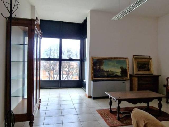 Locale Commerciale in affitto a Unione dei comuni Valle del Savio, Cesenà