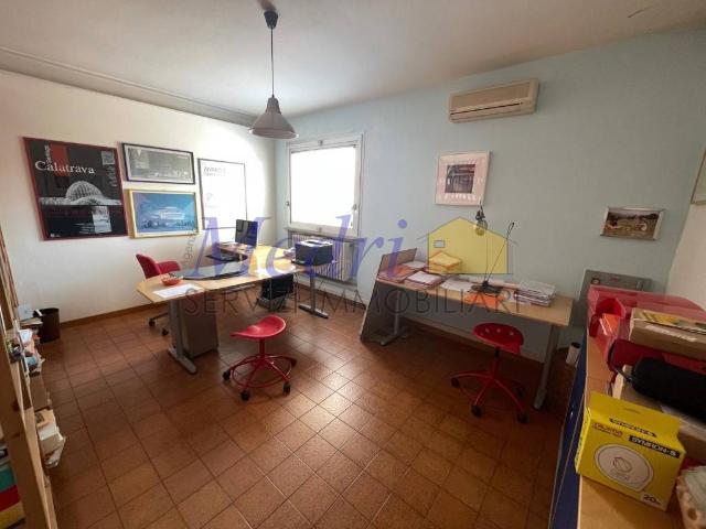 Locale Commerciale in affitto a Unione dei comuni Valle del Savio, Cesenà