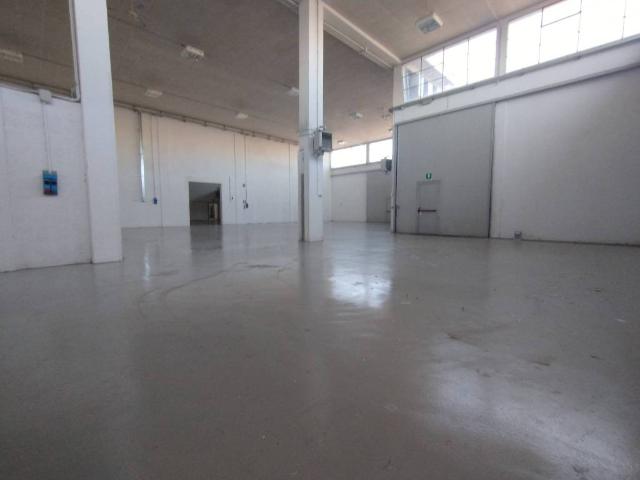 Locale Commerciale in affitto a Unione dei comuni Valle del Savio, Cesenà