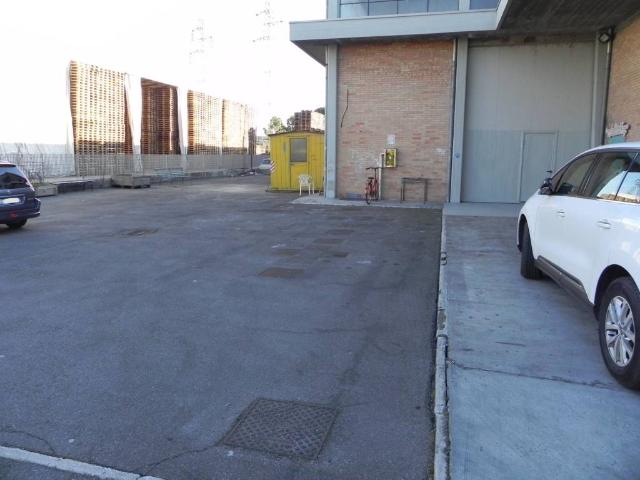 Locale Commerciale in affitto a Unione dei comuni Valle del Savio, Cesenà