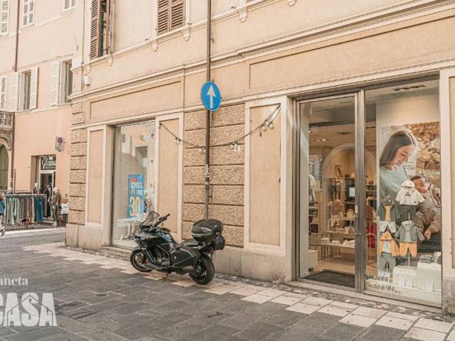 Locale Commerciale in affitto a Unione dei comuni Valle del Savio, Cesenà