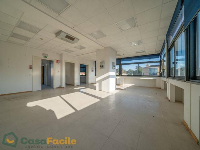 Locale Commerciale in affitto a Unione dei comuni Valle del Savio, Cesenà